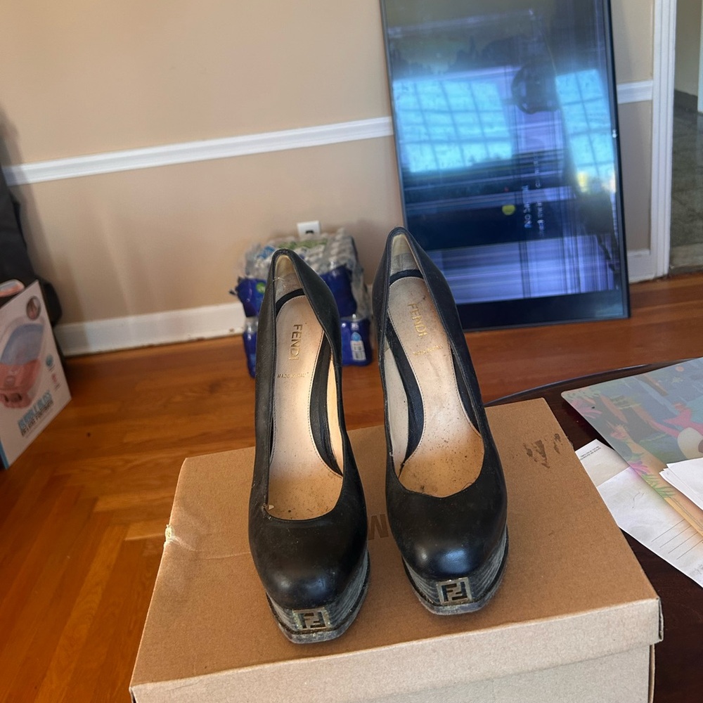 Fendi Black Leather Platform Pumps
